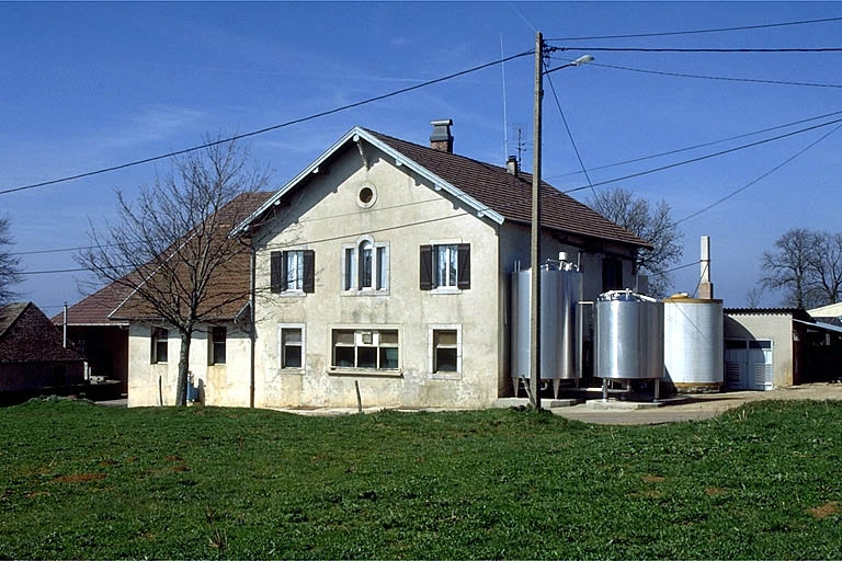Vue d'ensemble depuis l'est. © Yves Sancey / Région Bourgogne-Franche-Comté, Inventaire du patrimoine - 1997