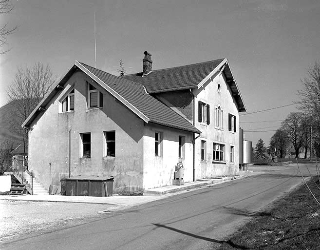 Façade sur rue de trois quarts gauche. © Yves Sancey / Région Bourgogne-Franche-Comté, Inventaire du patrimoine - 1997