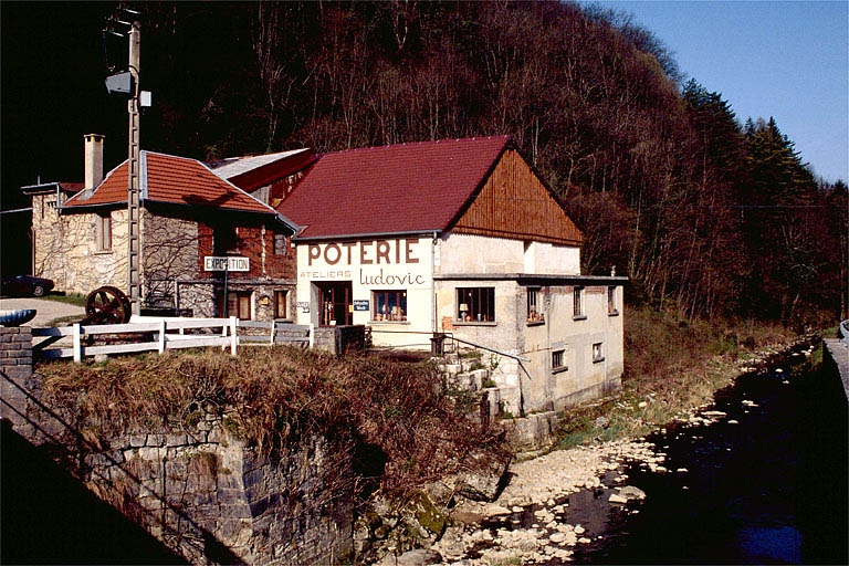 Atelier de fabrication depuis le pont. © Yves Sancey / Région Bourgogne-Franche-Comté, Inventaire du patrimoine - 1997