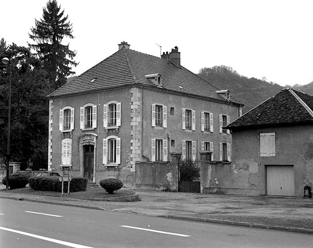 Logement patronal et remise. © Yves Sancey / Région Bourgogne-Franche-Comté, Inventaire du patrimoine - 1997 Logement patronal et remise. © Yves Sancey / Région Bourgogne-Franche-Comté, Inventaire du patrimoine - 1997