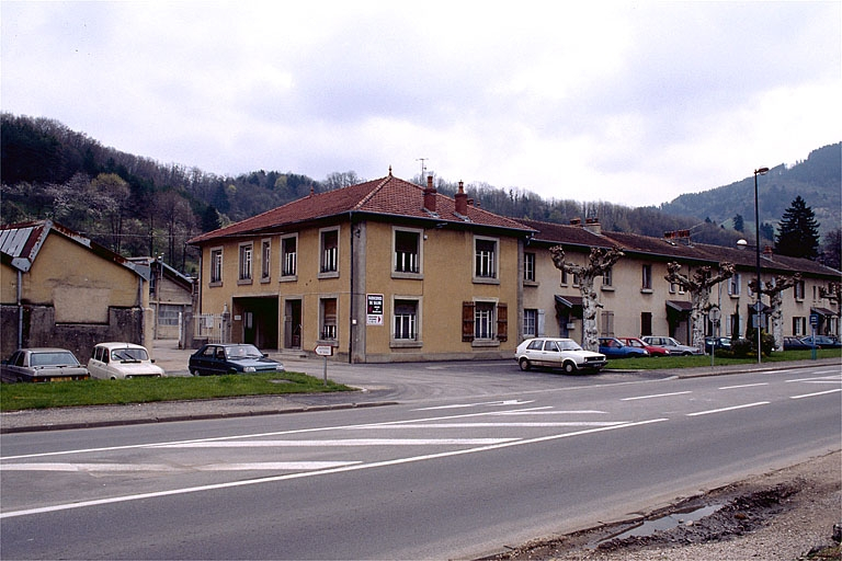 Entrée de l'usine depuis l'avenue. © Yves Sancey / Région Bourgogne-Franche-Comté, Inventaire du patrimoine - 1997