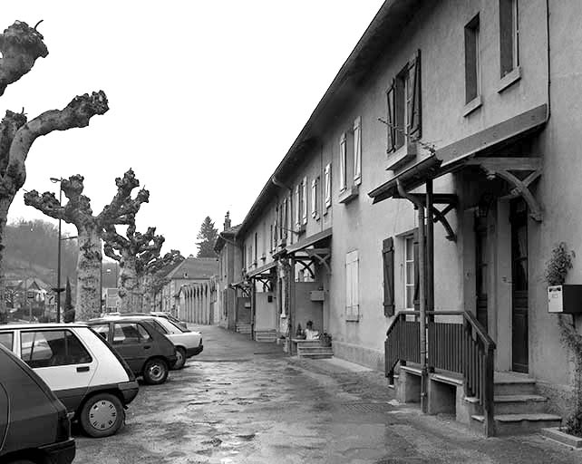 Façade antérieure des logements ouvriers. © Yves Sancey / Région Bourgogne-Franche-Comté, Inventaire du patrimoine - 1997