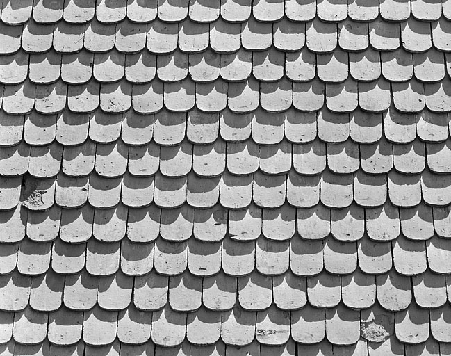 Détail d'un essentage de tuiles. © Jérôme Mongreville / Région Bourgogne-Franche-Comté, Inventaire du patrimoine - 1997