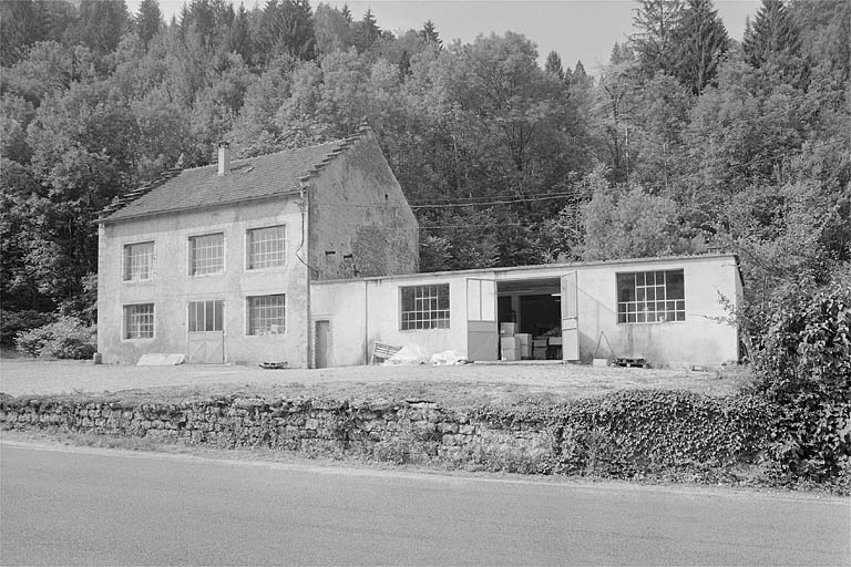 Vue générale depuis la route. © Jérôme Mongreville / Région Bourgogne-Franche-Comté, Inventaire du patrimoine - 1997