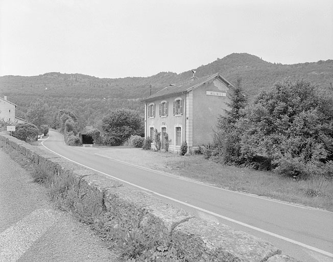 Vue d'ensemble, depuis la route de Lyon (est). © Jérôme Mongreville / Région Bourgogne-Franche-Comté, Inventaire du patrimoine - 1997