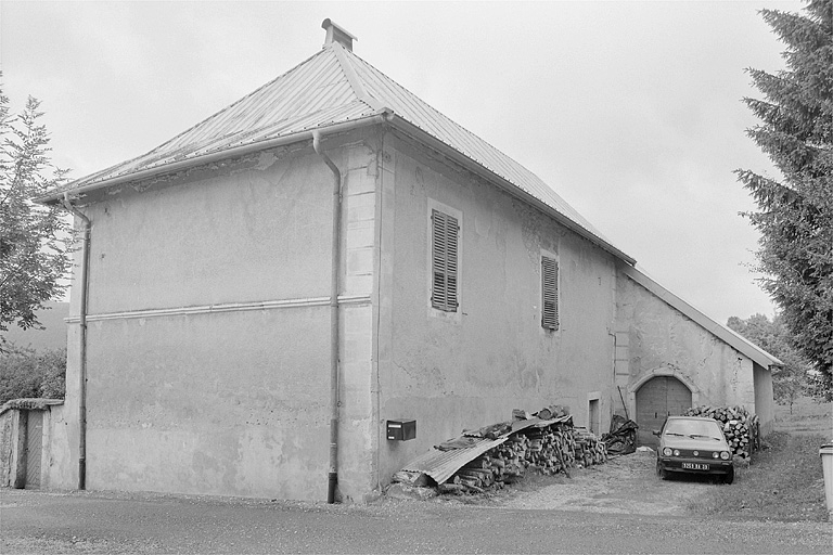 Façade postérieure et face droite. © Jérôme Mongreville / Région Bourgogne-Franche-Comté, Inventaire du patrimoine - 1997