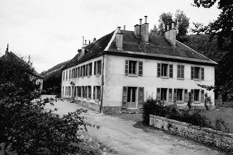 Vue d'ensemble de l'habitation de trois quarts droit. © Yves  Sancey (reproduction) / Région Bourgogne-Franche-Comté, Inventaire du patrimoine - 1997