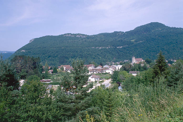 Vue d'ensemble du village. © Jérôme Mongreville / Région Bourgogne-Franche-Comté, Inventaire du patrimoine - 1997