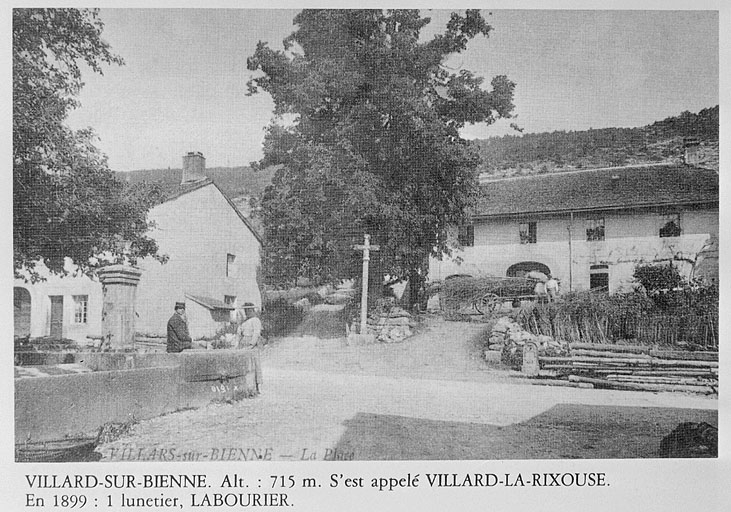 Villard-sur-Bienne - la Place. © Jérôme  Mongreville (reproduction) / Région Bourgogne-Franche-Comté, Inventaire du patrimoine - 1997