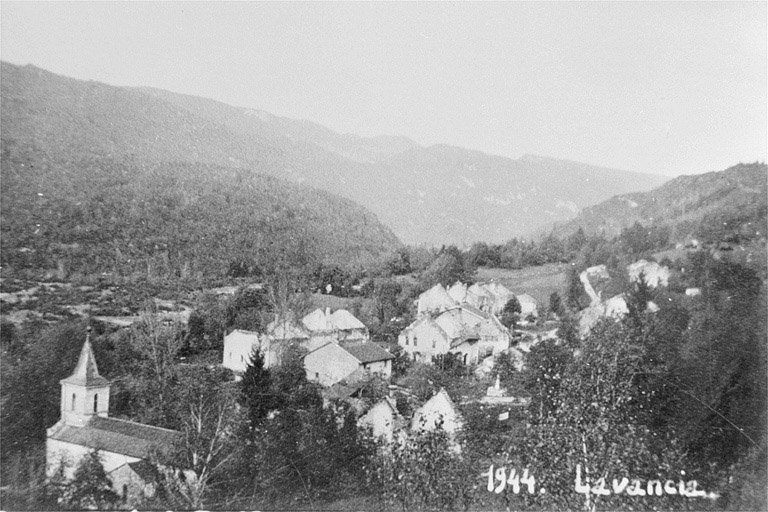 Vue aérienne du village de Lavancia détruit par un incendie. © Jérôme  Mongreville (reproduction) / Région Bourgogne-Franche-Comté, Inventaire du patrimoine - 1997