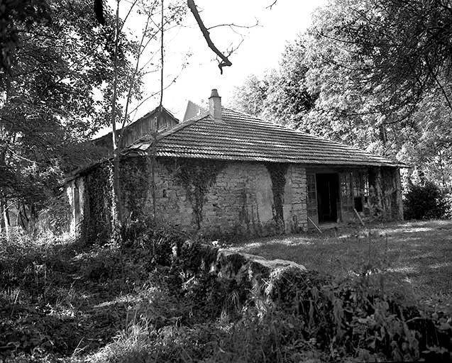 L'atelier vu de trois quarts arrière. © Yves Sancey / Région Bourgogne-Franche-Comté, Inventaire du patrimoine - 1997 L'atelier vu de trois quarts arrière. © Yves Sancey / Région Bourgogne-Franche-Comté, Inventaire du patrimoine - 1997