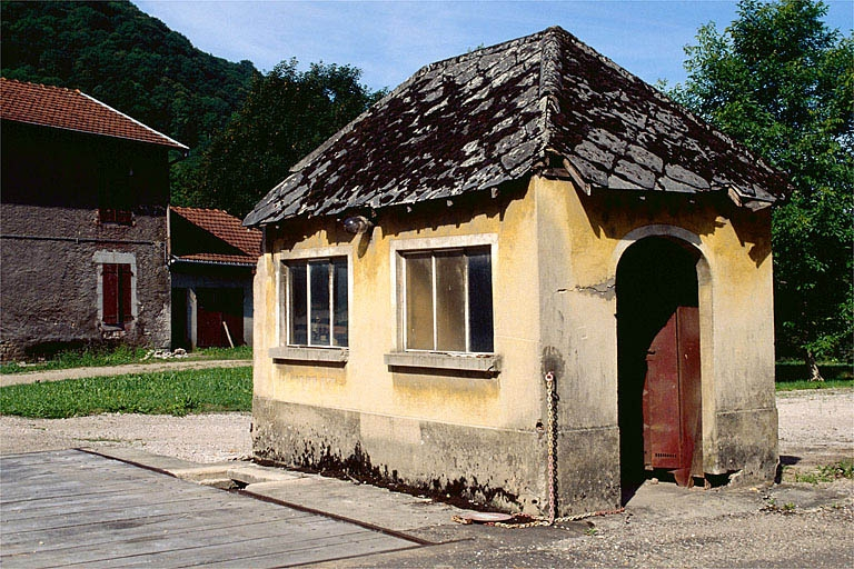 Poste du pont bascule. © Jérôme Mongreville / Région Bourgogne-Franche-Comté, Inventaire du patrimoine - 1997