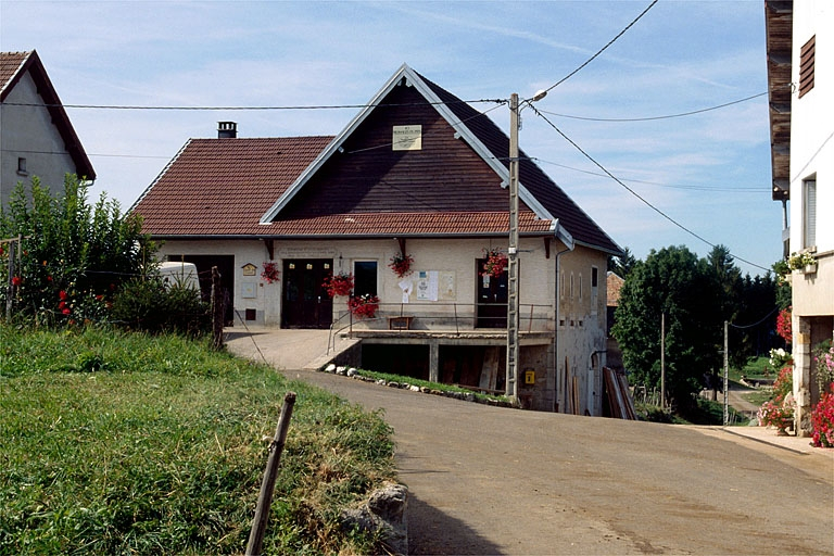 Vue d'ensemble depuis l'est. © Yves Sancey / Région Bourgogne-Franche-Comté, Inventaire du patrimoine - 1997