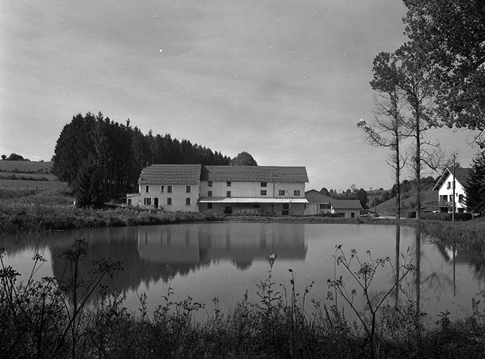 Vue d'ensemble depuis l'est. © Yves Sancey / Région Bourgogne-Franche-Comté, Inventaire du patrimoine - 1997
