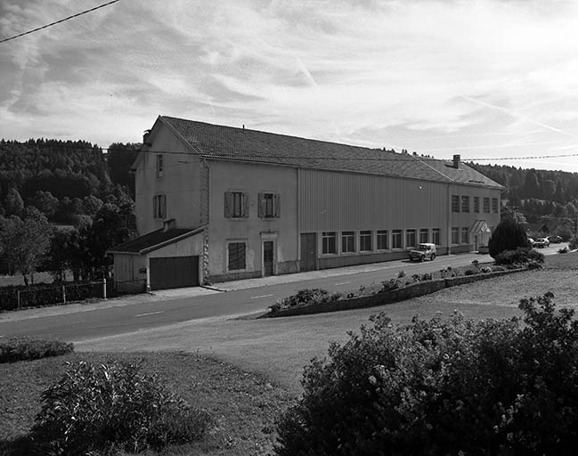 Façade antérieure vue de trois quarts gauche. © Yves Sancey / Région Bourgogne-Franche-Comté, Inventaire du patrimoine - 1997