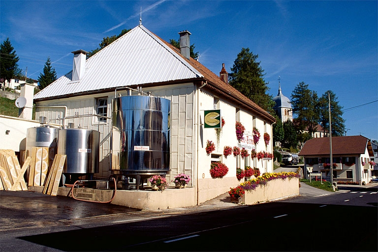 Vue de trois quarts gauche. © Yves Sancey / Région Bourgogne-Franche-Comté, Inventaire du patrimoine - 1997
