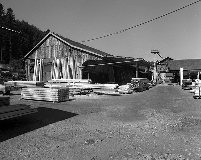 Atelier de fabrication (sciage) et magasin industriel. © Yves Sancey / Région Bourgogne-Franche-Comté, Inventaire du patrimoine - 1997