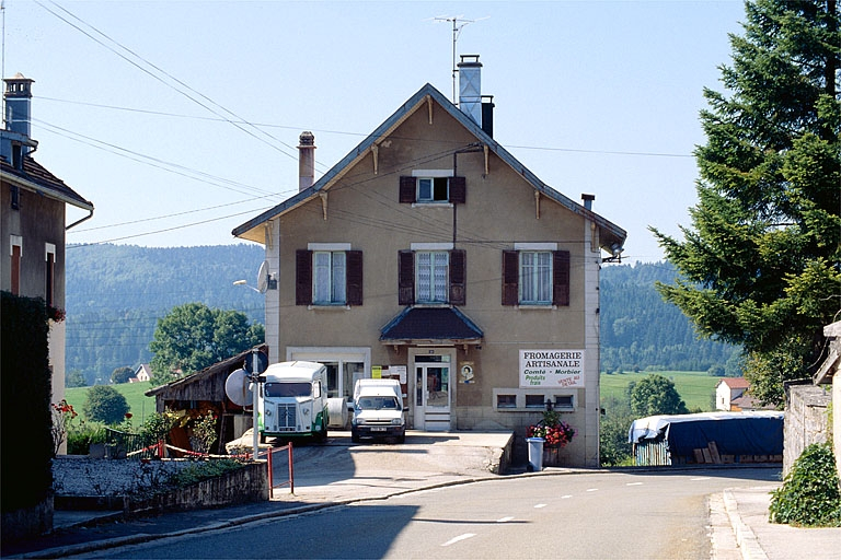 Façade antérieure. © Yves Sancey / Région Bourgogne-Franche-Comté, Inventaire du patrimoine - 1997