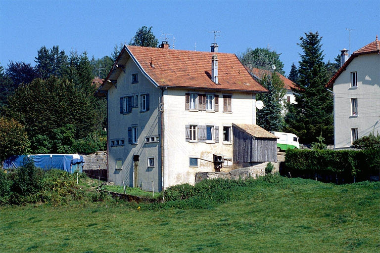 Vue de trois quarts arrière. © Yves Sancey / Région Bourgogne-Franche-Comté, Inventaire du patrimoine - 1997