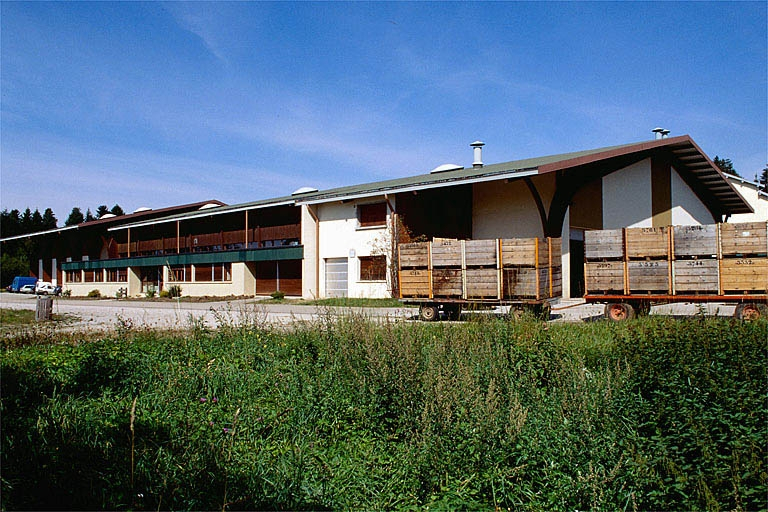 La sécherie de graines de feuillus depuis le sud-est. © Yves Sancey / Région Bourgogne-Franche-Comté, Inventaire du patrimoine - 1997