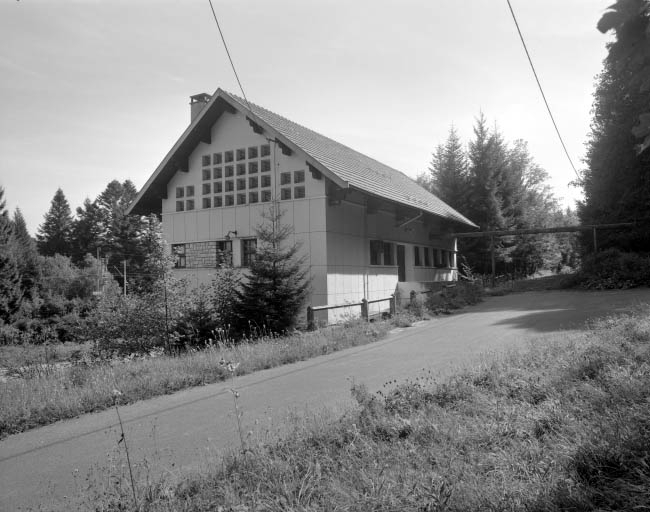 La sécherie résineuse vue de trois quarts arrière. © Yves Sancey / Région Bourgogne-Franche-Comté, Inventaire du patrimoine - 1997