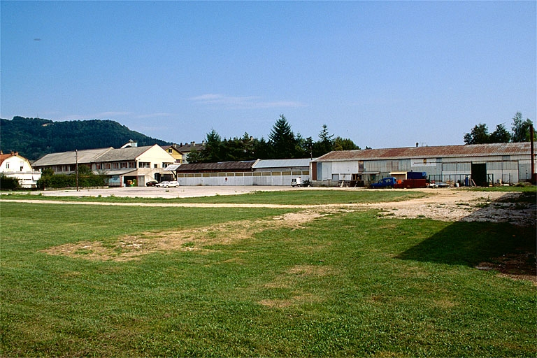 Vue d'ensemble depuis l'ouest. © Yves Sancey / Région Bourgogne-Franche-Comté, Inventaire du patrimoine - 1997