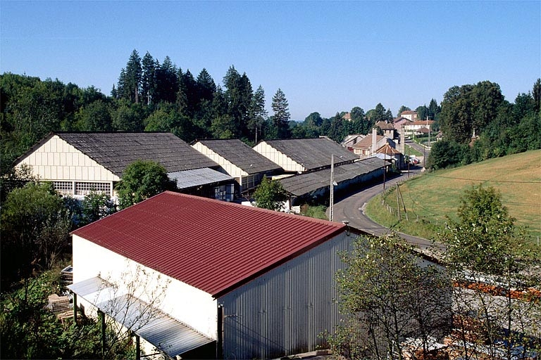 Vue d'ensemble depuis la voie ferrée. © Yves Sancey / Région Bourgogne-Franche-Comté, Inventaire du patrimoine - 1997 Vue d'ensemble depuis la voie ferrée. © Yves Sancey / Région Bourgogne-Franche-Comté, Inventaire du patrimoine - 1997