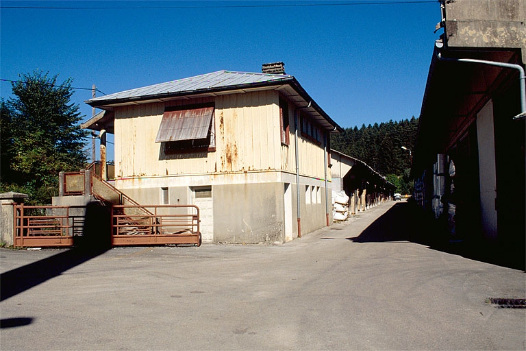 Conciergerie (maison métallique Fillod). © Yves Sancey / Région Bourgogne-Franche-Comté, Inventaire du patrimoine - 1997 Conciergerie (maison métallique Fillod). © Yves Sancey / Région Bourgogne-Franche-Comté, Inventaire du patrimoine - 1997
