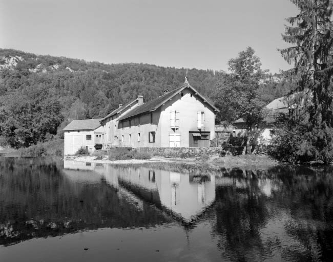 Vue d'ensemble depuis l'amont. © Yves Sancey / Région Bourgogne-Franche-Comté, Inventaire du patrimoine - 1997