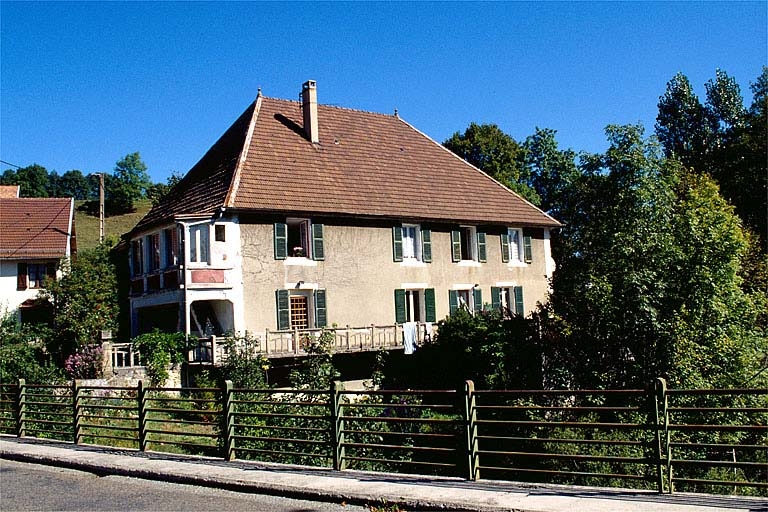 Vue d'ensemble depuis le sud. © Yves Sancey / Région Bourgogne-Franche-Comté, Inventaire du patrimoine - 1997