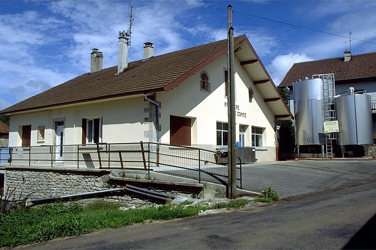 Vue de trois quarts gauche. © Yves Sancey / Région Bourgogne-Franche-Comté, Inventaire du patrimoine - 1997