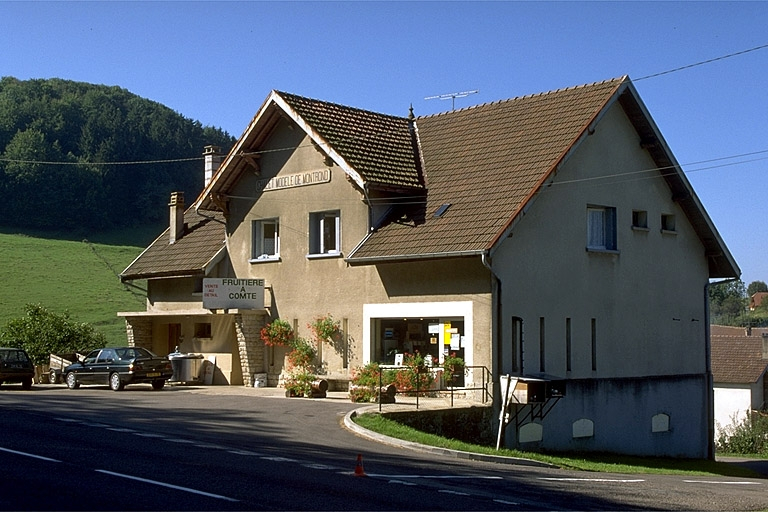 Vue d'ensemble depuis le nord-est. © Yves Sancey / Région Bourgogne-Franche-Comté, Inventaire du patrimoine - 1997