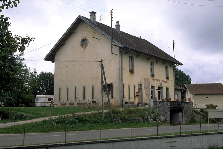 Vue de trois quarts gauche. © Yves Sancey / Région Bourgogne-Franche-Comté, Inventaire du patrimoine - 1997