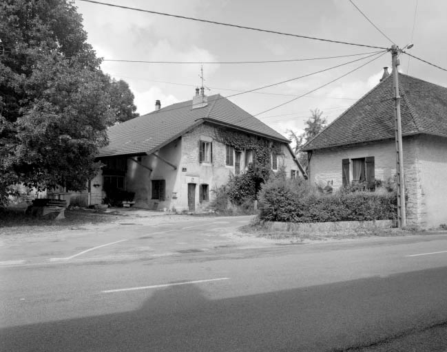 Logement. © Yves Sancey / Région Bourgogne-Franche-Comté, Inventaire du patrimoine - 1997 Logement. © Yves Sancey / Région Bourgogne-Franche-Comté, Inventaire du patrimoine - 1997
