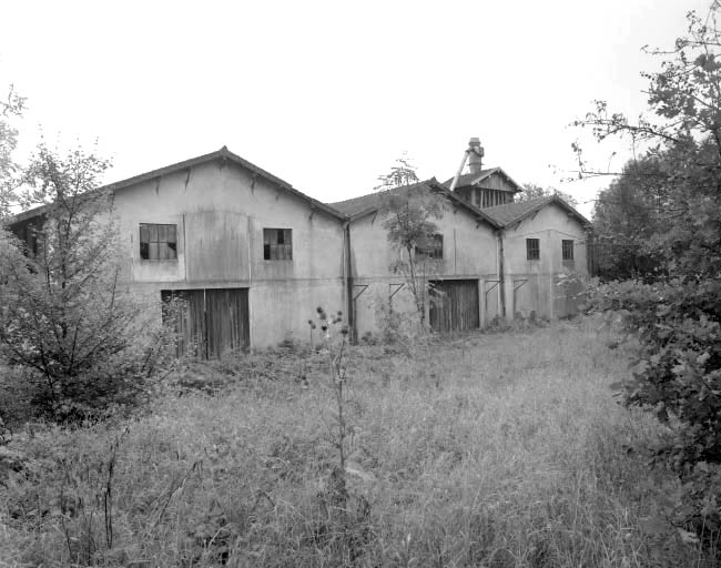 Façade postérieure de l'atelier de fabrication. © Yves Sancey / Région Bourgogne-Franche-Comté, Inventaire du patrimoine - 1997