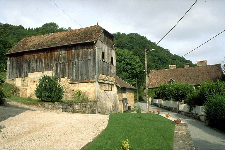 Atelier de fabrication et logement patronal depuis le sud-est. © Yves Sancey / Région Bourgogne-Franche-Comté, Inventaire du patrimoine - 1997