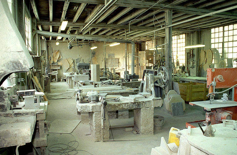 Intérieur de l'atelier des marbriers. © Yves Sancey / Région Bourgogne-Franche-Comté, Inventaire du patrimoine - 1997
