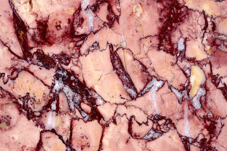 Echantillon de brocatelle violette. © Yves Sancey / Région Bourgogne-Franche-Comté, Inventaire du patrimoine - 1997