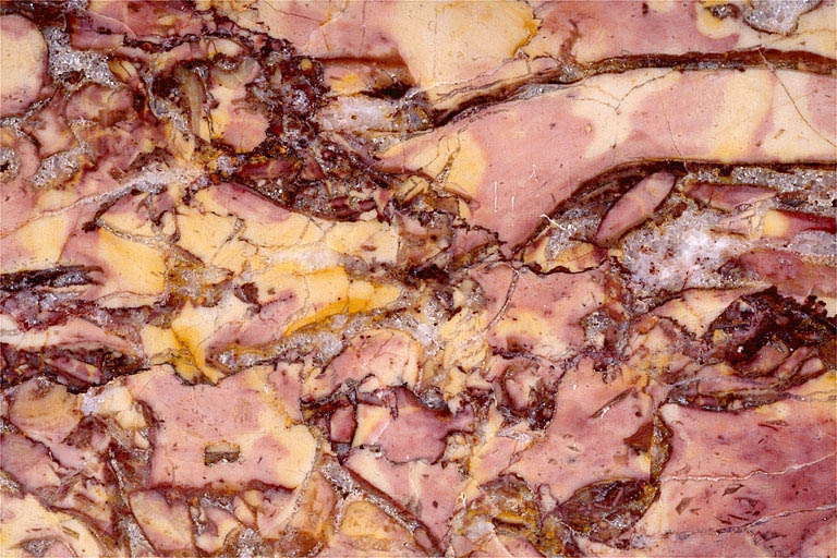 Echantillon de brocatelle mélangée. © Yves Sancey / Région Bourgogne-Franche-Comté, Inventaire du patrimoine - 1997