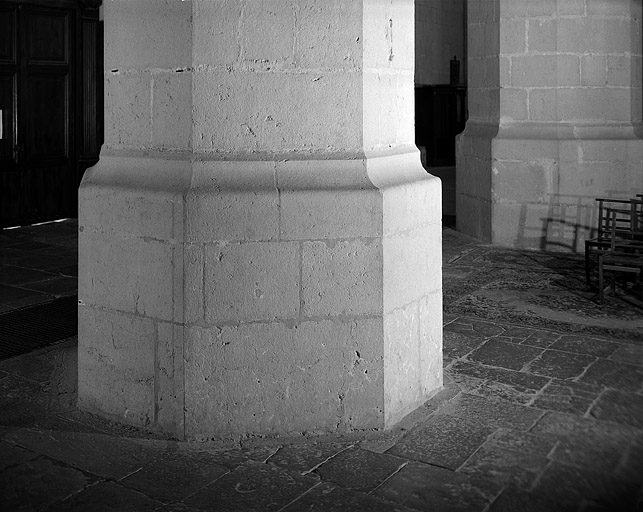 Base de la pile VS (vue horizontale). © Jérôme Mongreville / Région Bourgogne-Franche-Comté, Inventaire du patrimoine - 1997