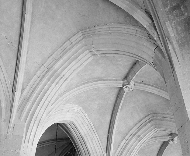 Voûte de la cinquième travée du collatéral nord depuis l'est. © Jérôme Mongreville / Région Bourgogne-Franche-Comté, Inventaire du patrimoine - 1997