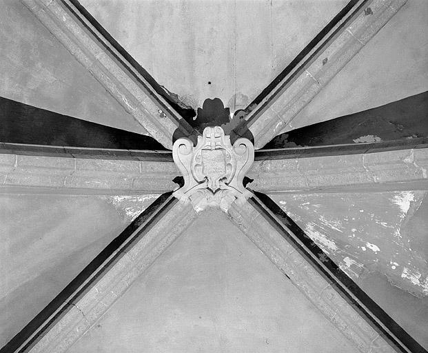 Première clef de voûte du vaisseau central. © Jérôme Mongreville / Région Bourgogne-Franche-Comté, Inventaire du patrimoine - 1997