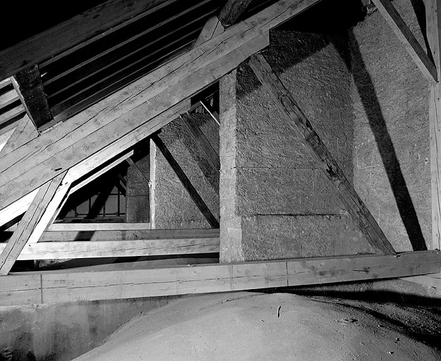 Murs-boutants du vaisseau central dans le comble du collatéral sud. © Jérôme Mongreville / Région Bourgogne-Franche-Comté, Inventaire du patrimoine - 1997