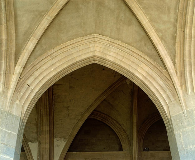 Grande arcade de la septième travée sud. © Jérôme Mongreville / Région Bourgogne-Franche-Comté, Inventaire du patrimoine - 1997