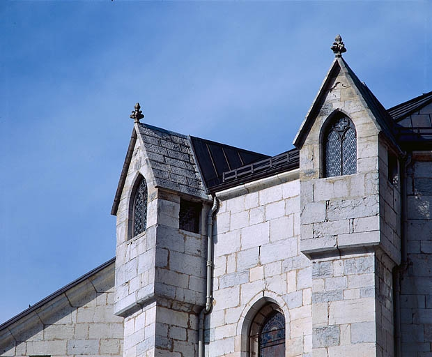 Détail des 2 échauguettes de l'abside, côté sud. © Jérôme Mongreville / Région Bourgogne-Franche-Comté, Inventaire du patrimoine - 1997