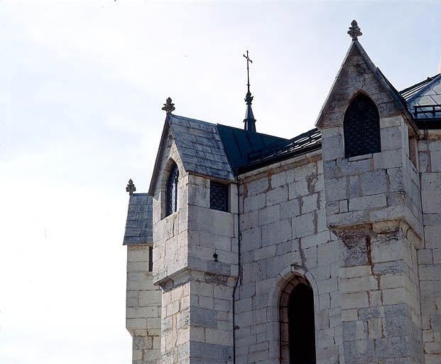 Détail des échauguettes de l'abside, côté nord. © Jérôme Mongreville / Région Bourgogne-Franche-Comté, Inventaire du patrimoine - 1997