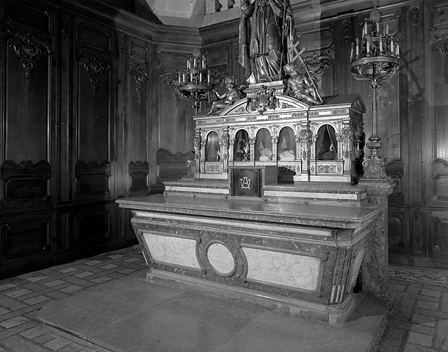 Vue de trois quarts de l'autel de saint Claude. © Jérôme Mongreville / Région Bourgogne-Franche-Comté, Inventaire du patrimoine - 1997