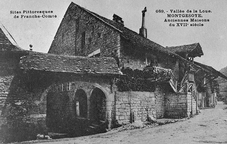 Vallée de la Loue - Montgesoye. Anciennes maisons du XVIIe siècle. © Jérôme  Mongreville (reproduction) / Région Bourgogne-Franche-Comté, Inventaire du patrimoine - 1998 Vallée de la Loue - Montgesoye. Anciennes maisons du XVIIe siècle. © Jérôme  Mongreville (reproduction) / Région Bourgogne-Franche-Comté, Inventaire du patrimoine - 1998