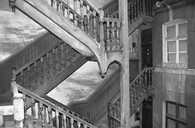 Immeuble : détail du premier étage de l'escalier sur cour. © Yves Sancey / Région Bourgogne-Franche-Comté, Inventaire du patrimoine - 1998