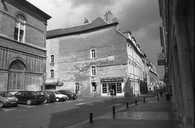 Hôtel et immeuble : vue de la façade latérale gauche, sur la rue Pâris. © Yves Sancey / Région Bourgogne-Franche-Comté, Inventaire du patrimoine - 1998